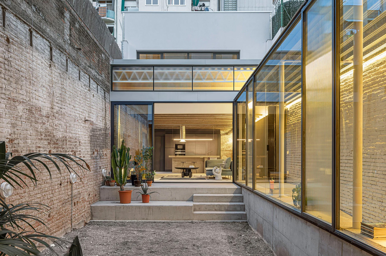 #An Old Public Laundry In Barcelona Was Transformed Into A Raw Modern Home With Two Central Courtyards