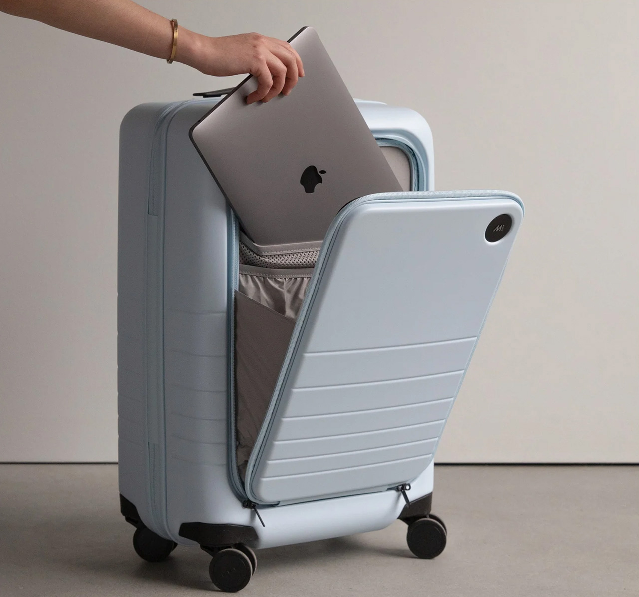 https://www.yankodesign.com/images/design_news/2023/11/monos-luggage/monos_luggage_yanko_design_09.jpg