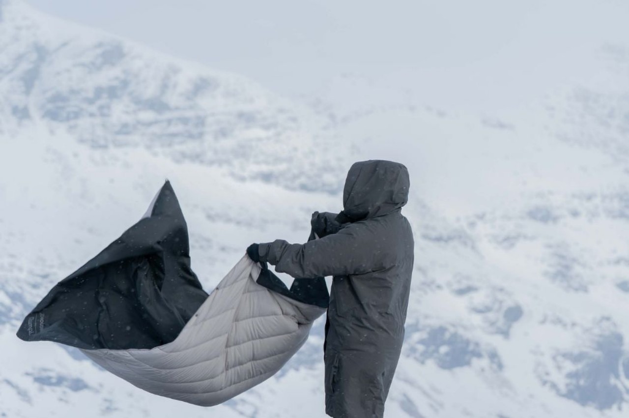#Puffy blanket turns into an outdoor coat, is made from 100% recycled materials