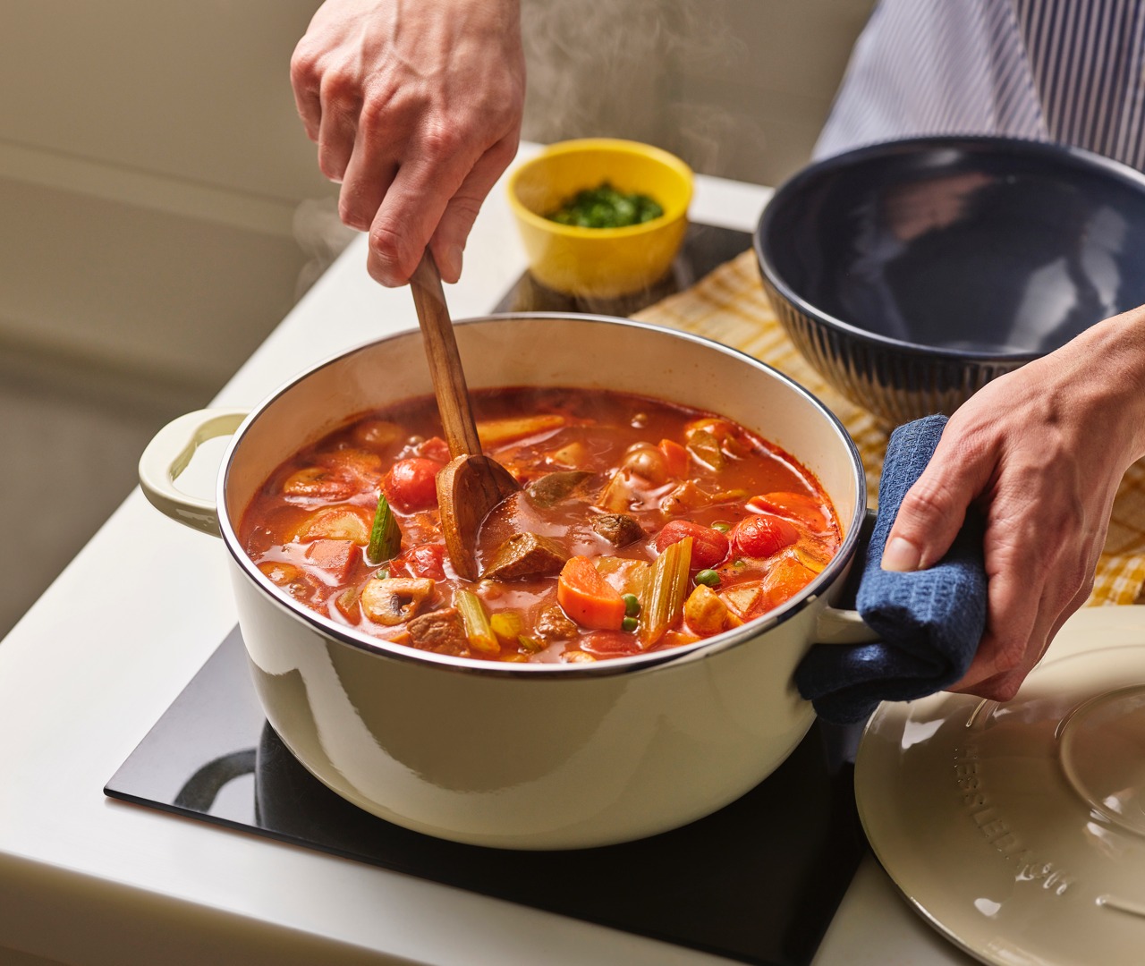 This non-toxic Dutch Oven helps you craft culinary masterpieces