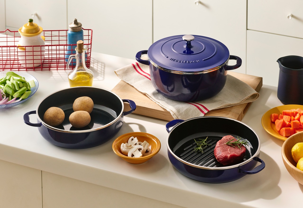 https://www.yankodesign.com/images/design_news/2023/11/this-non-toxic-dutch-oven-helps-you-craft-culinary-masterpieces-with-ease-and-confidence/this_non_toxic_Dutch_Oven_helps_you_craft_culinary_masterpieces_with_ease_and_confidence_11.jpg