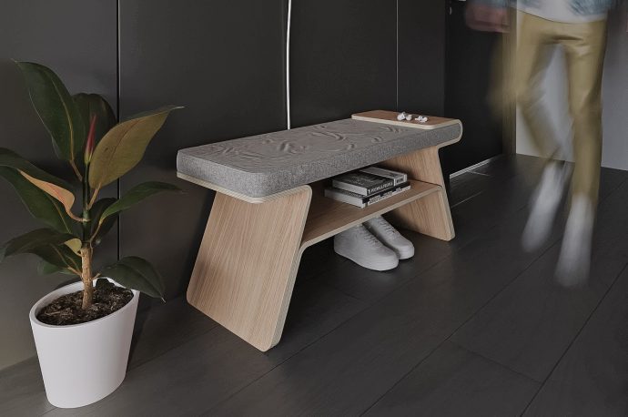 This wooden shoe rack doubles as a bench and a tray for transient bodies and objects