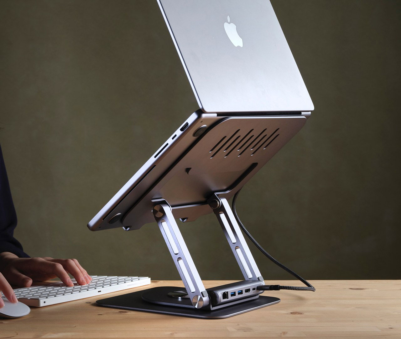 This keyboard's magnetic accessories create the ultimate modular desk  setup! - Yanko Design