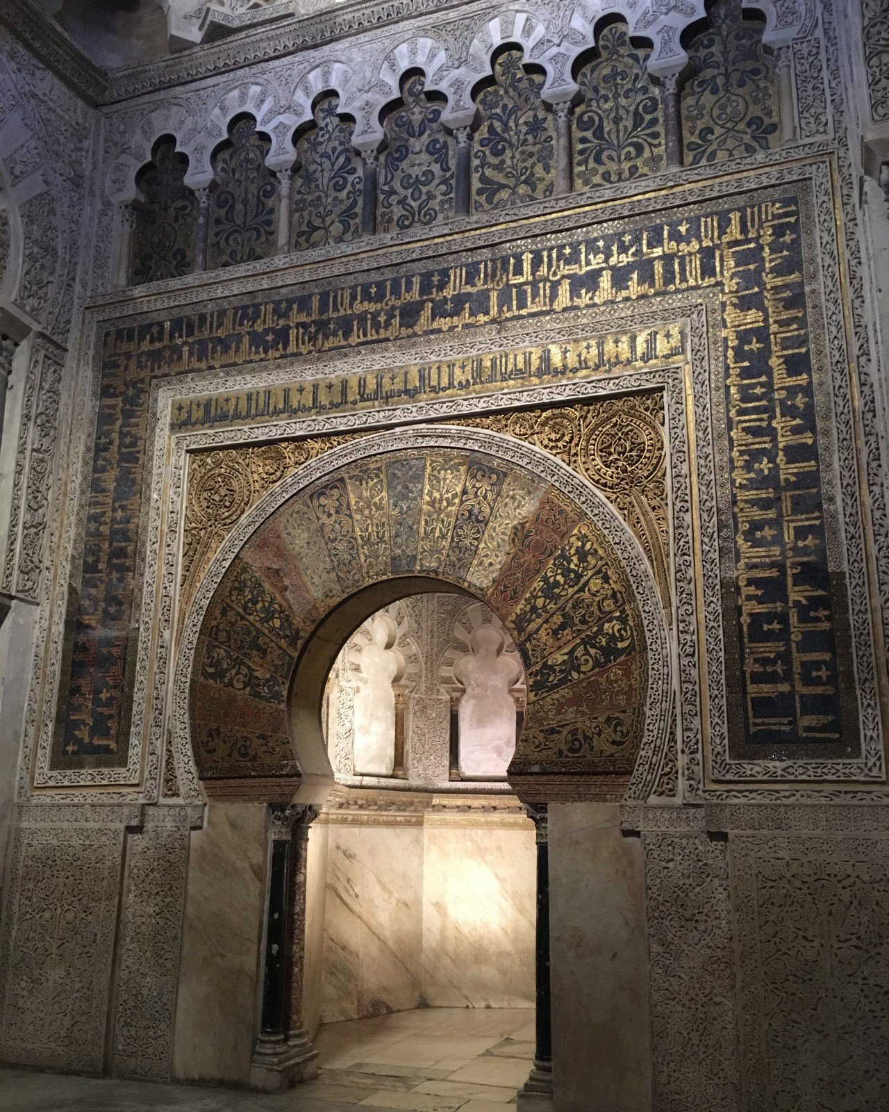 Мусульманский черт. Михраб Афрасиаба. Кибла и михраб. Михраб в Каабе. Михраб Алеппо Великая мечеть.