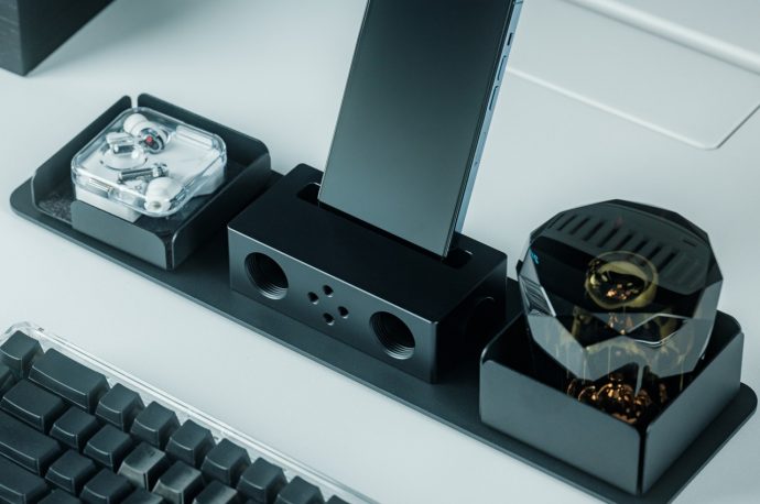 Portable Battery-free iPhone Speaker for Immersive Music Anywhere