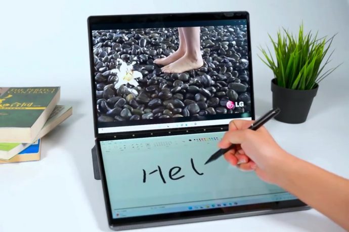 Dual-screen laptop clone puts a tempting price tag on poor design