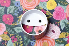 Quirky Emoji-shaped hook ensures your clothes never wrinkle or crease while hanging