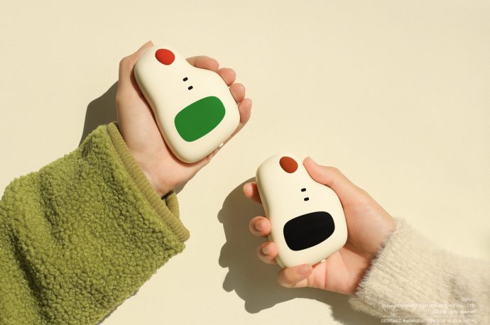Charming hand warmer gives a very literal interpretation of a hotdog