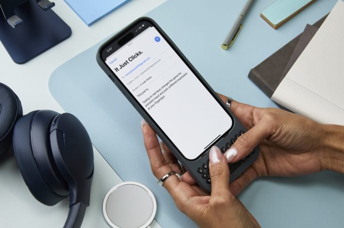 Clicks QWERTY keyboard iPhone case brings back the joy of typing