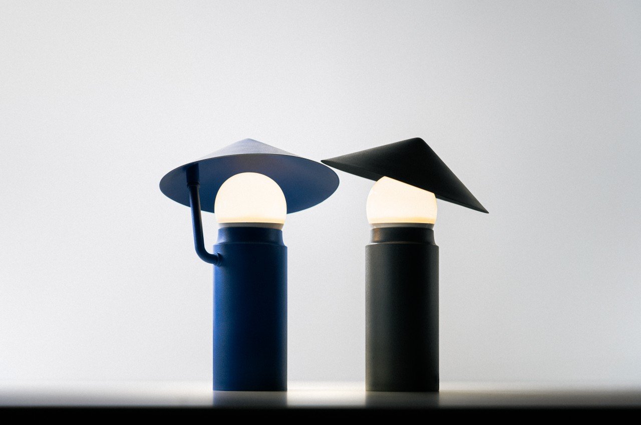 lampe design rain man noir ou bleu bonhomme avec parapluie