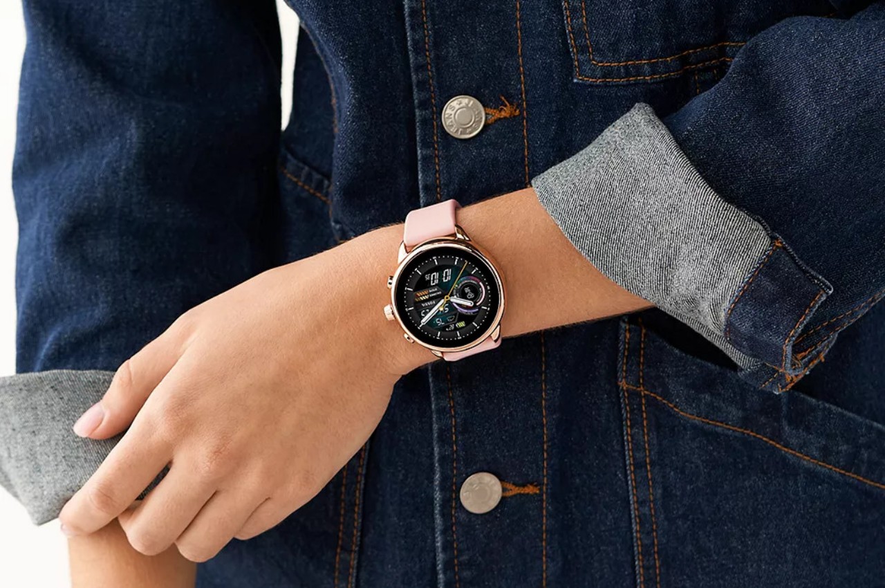 Fossil will no longer make smartwatches, implies weak market for designer  wearables - Yanko Design