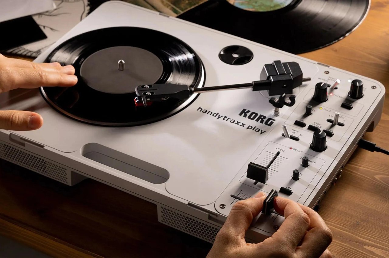 #Korg pays tribute to classic vinyl turntable with Handytraxx Play