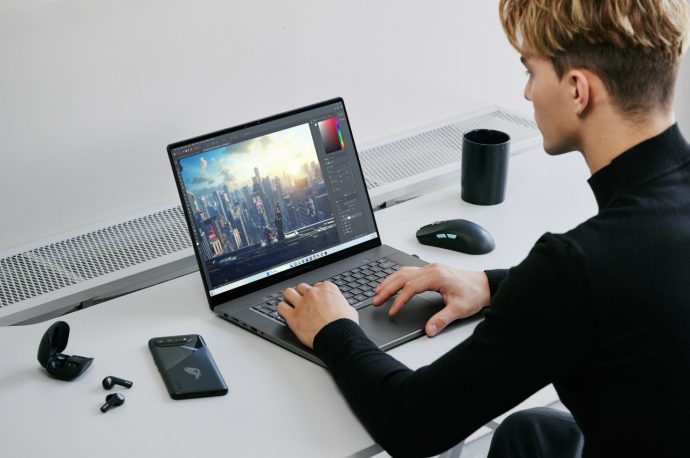 ROG Zephyrus G16 laptop at CES 2024 brings a thin, all-aluminum frame to your game