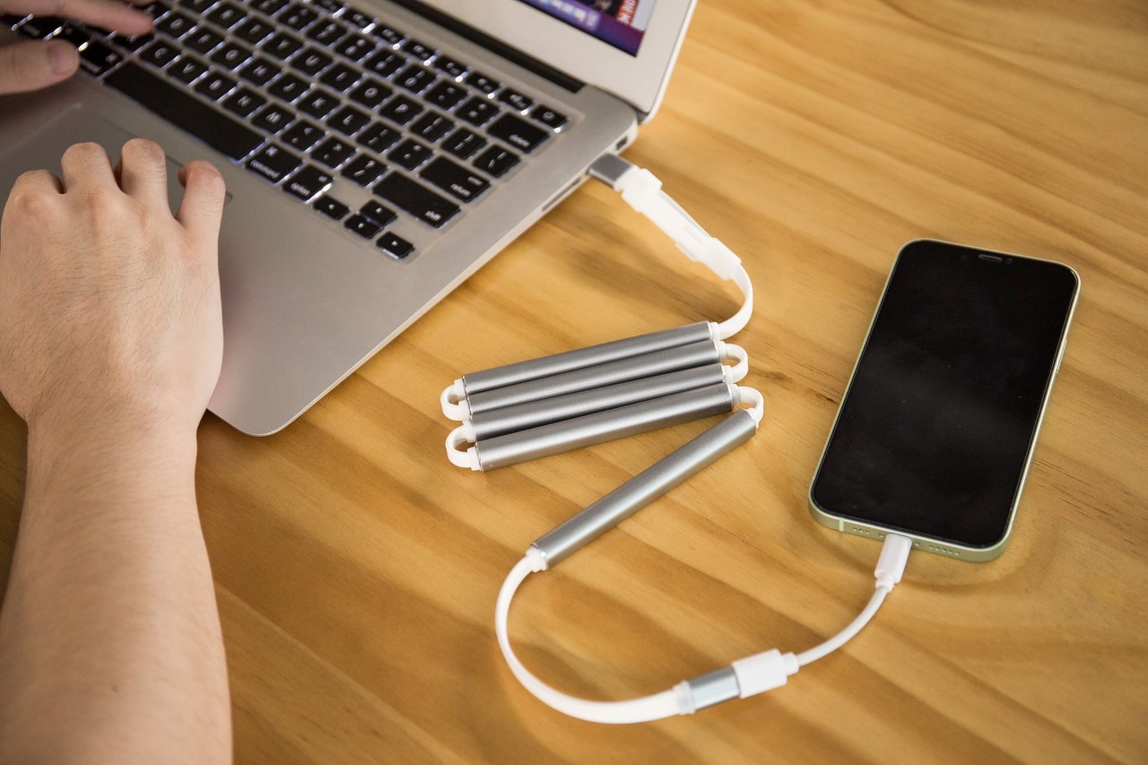 Magnetic Charging Cable with a Built-in Power Bank might be the most GENIUS Smartphone Accessory