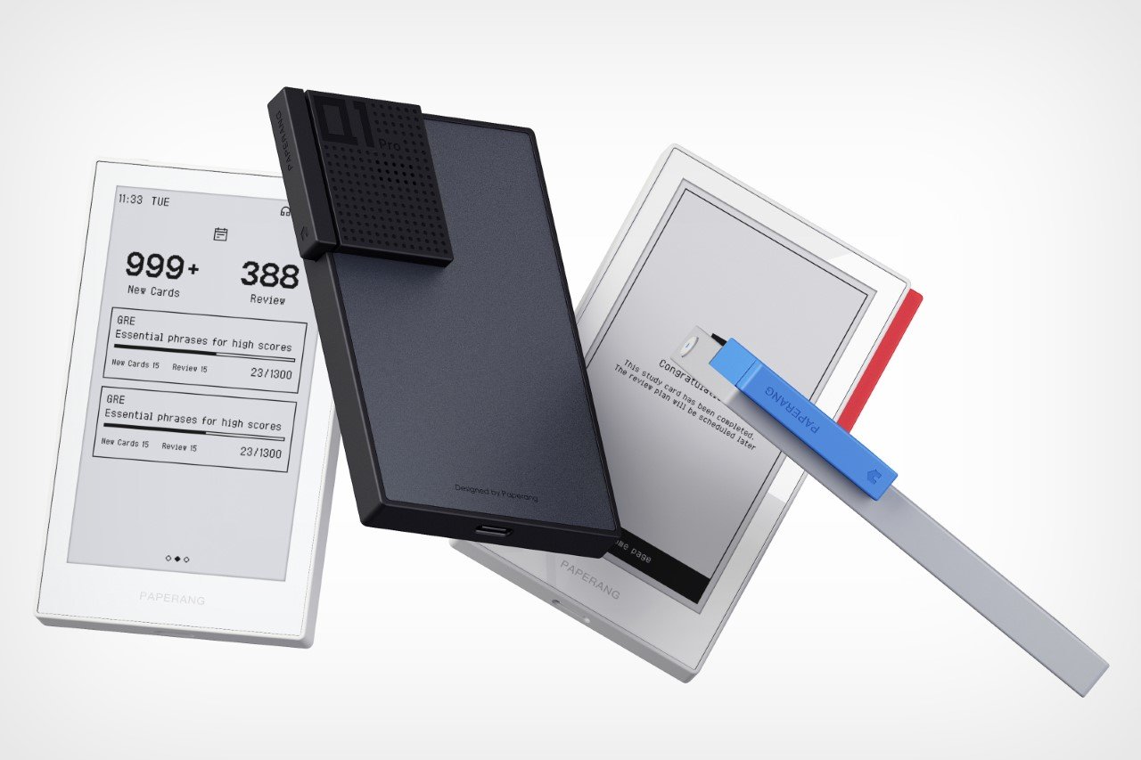 Handheld e-ink reader helps you pick up and practice new languages