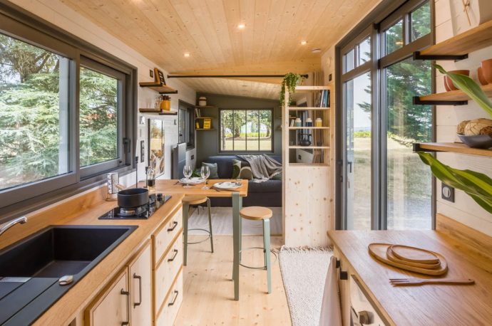 Baluchon Fits An Entire Tiny Home On One Level To Save Space