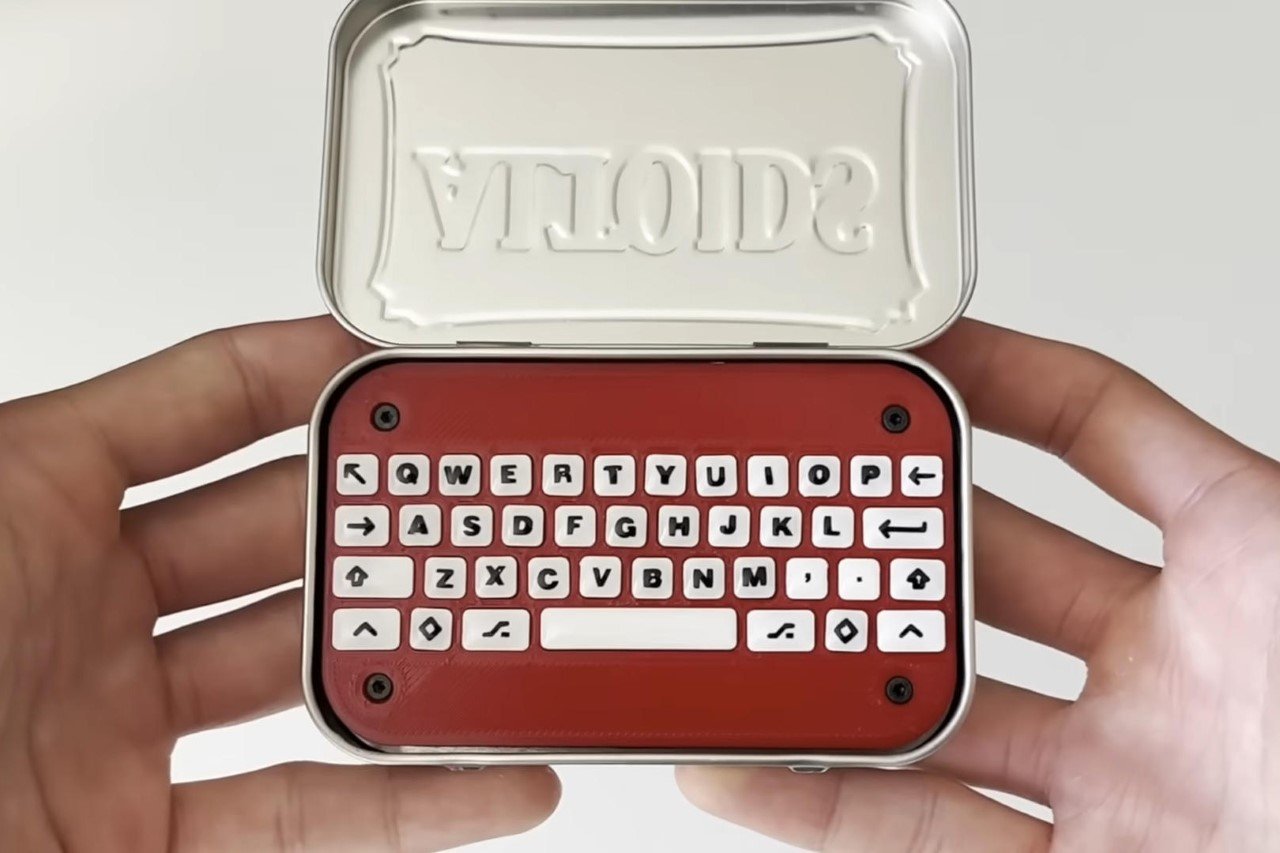#Wireless Keyboard Inside An Altoids Tin Is Perfect For People Missing Their Blackberry Phones