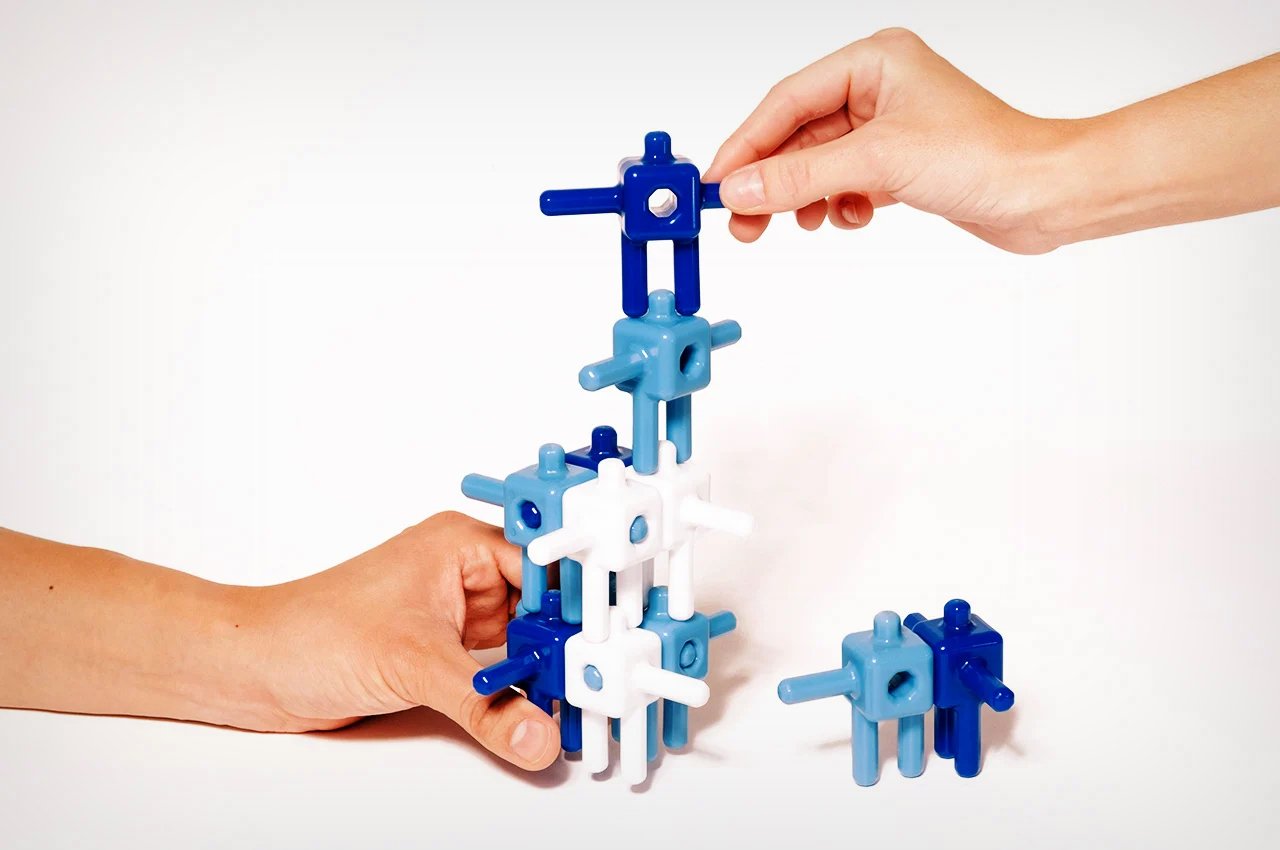 #Move over LEGO… These human-shaped bricks plug in together to showcase the power of unity