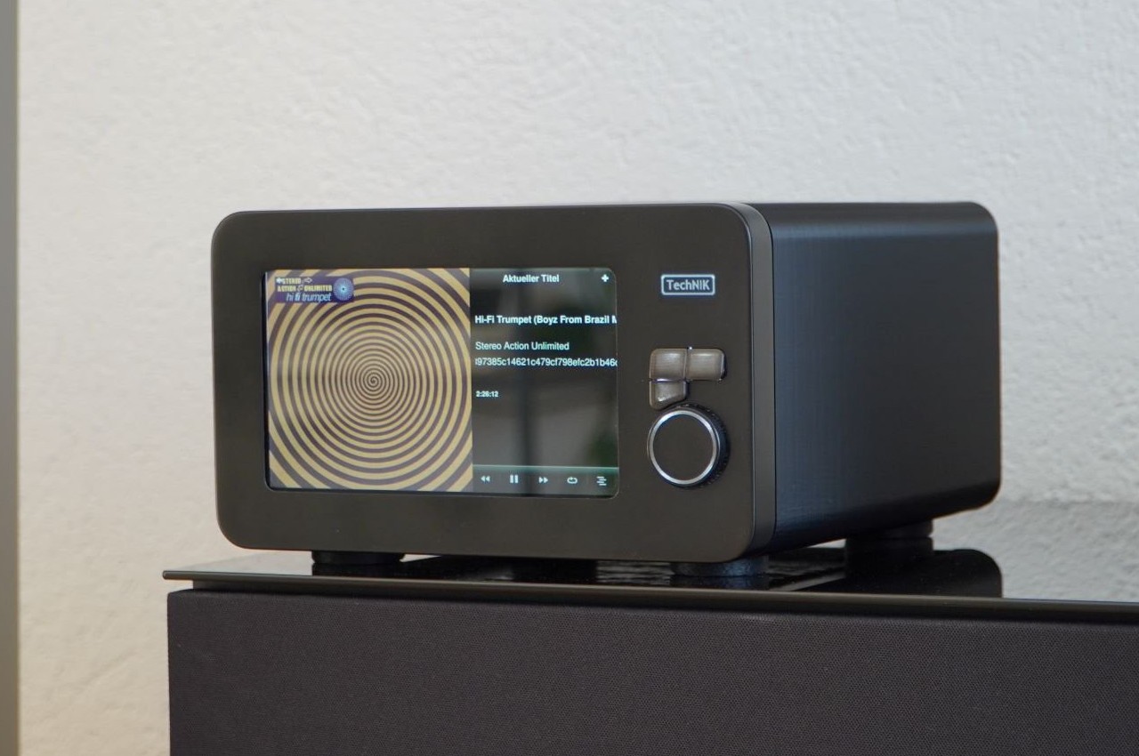 #Retrofuturistic streaming audio player recreates the simplicity of a radio