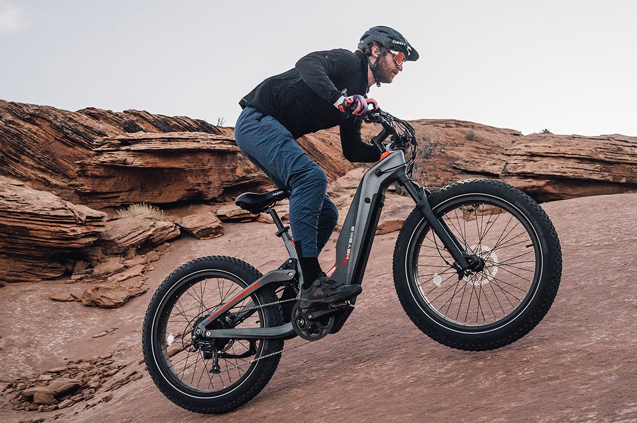 #This Carbon-Fiber E-Bike Has A 750W Motor And The Soul Of An ATV
