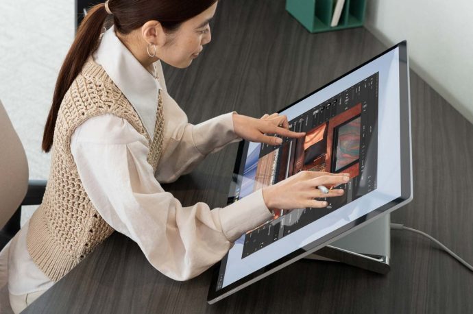 Touchscreen iMac like the Microsoft Surface Studio hinted by Apple patent