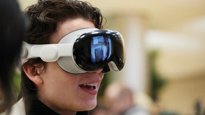 First Time Using the Apple Vision Pro: It Blew My Mind