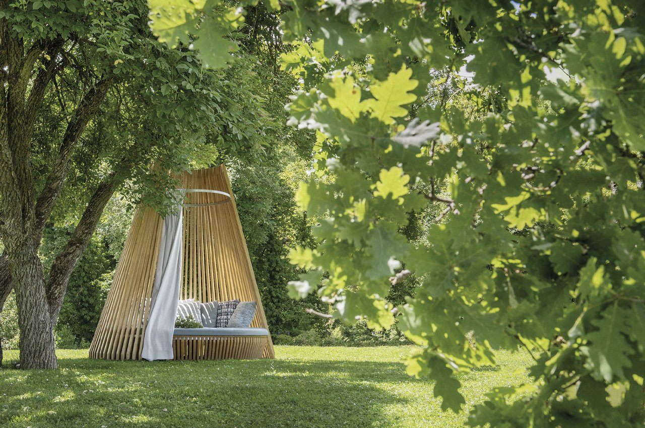 Cozy & Serene Hut Lounge Bed Is The Perfect Outdoor Furniture Design For Your Yard