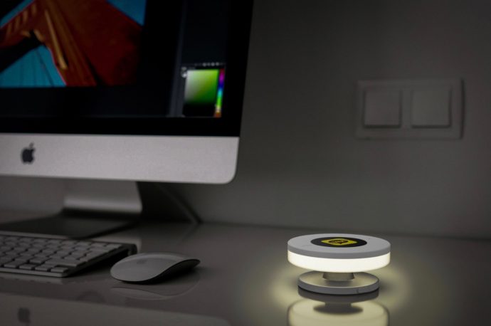 Disc-like smart device uses light, vibration to provide alerts for the hearing impaired