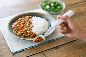 Diet-friendly electric spoon enhances saltiness in food without actual salt