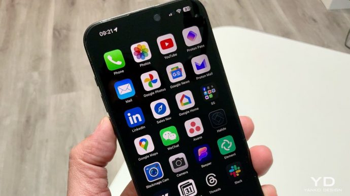 Living Caseless: My Experience with the iPhone 15 Pro Max and PORSCHE DESIGN HONOR Magic V2 RSR
