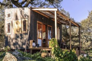 This Timber Tiny House Is The Ideal Space-Saving Yet Comfy Home For Two
