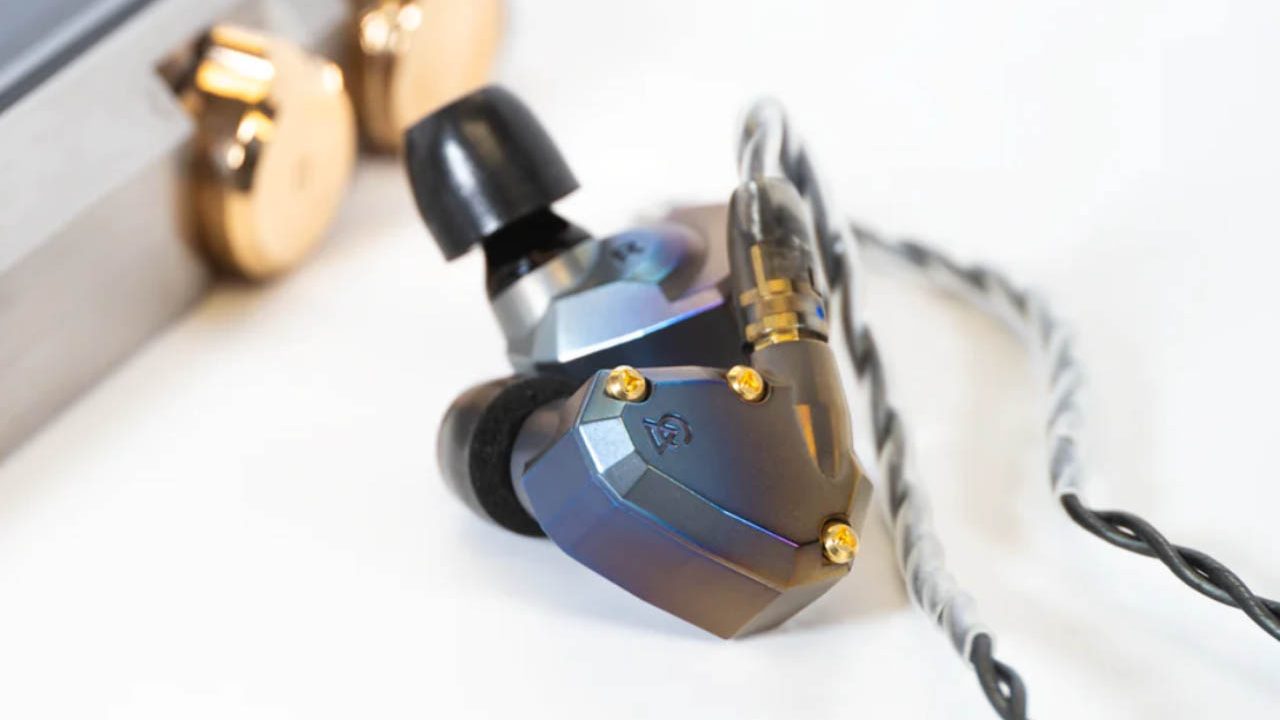 Campfire-Audio-Moonrover-IEM-2