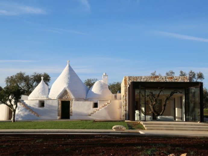 EV Signature Harmoniously Blends Tradition and Modernity in an Italian Residential Renovation