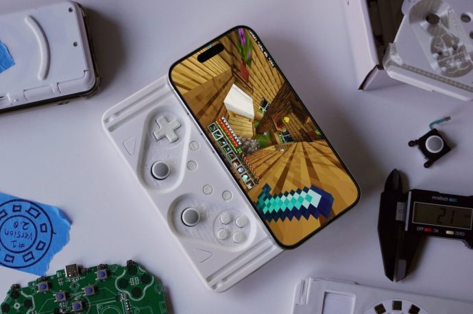 MagSafe iPhone sliding game controller gives off PSP Go vibes