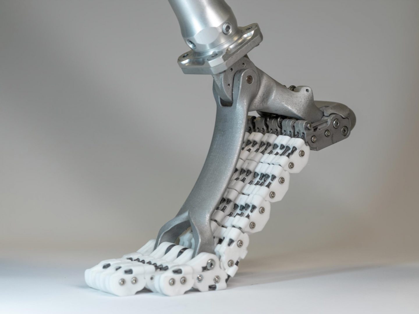 Revolutionary Prosthetic Foot achieves human-level flexibility and grip without motors or electronics