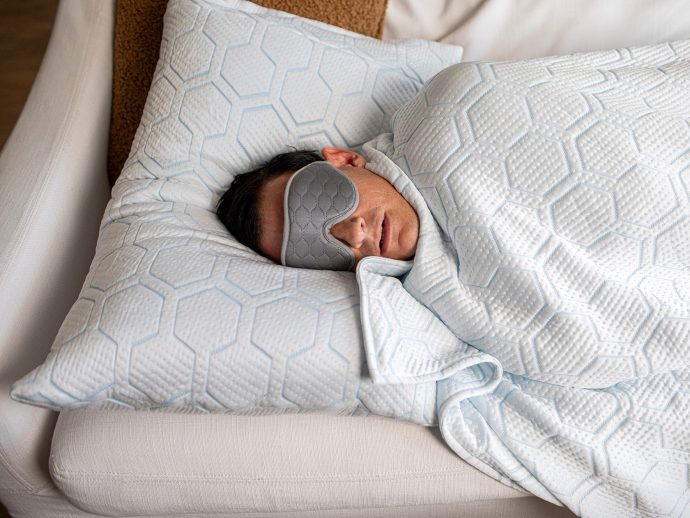 HILU Bluvet blanket/duvet hybrid feels like you have a personal AC in bed