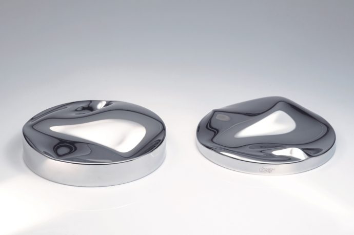 Stainless steel trays represents “coexistence” kind of design