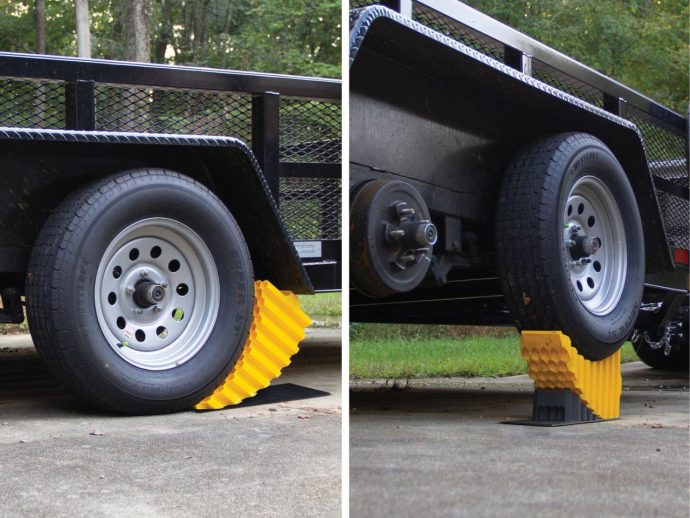 Simple Car Jack design offers a clever and easy way to switch tires on trailer trucks