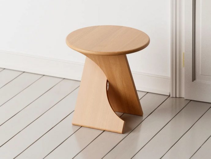 Minimalist side table concept uses a single wood sheet with almost no offcuts