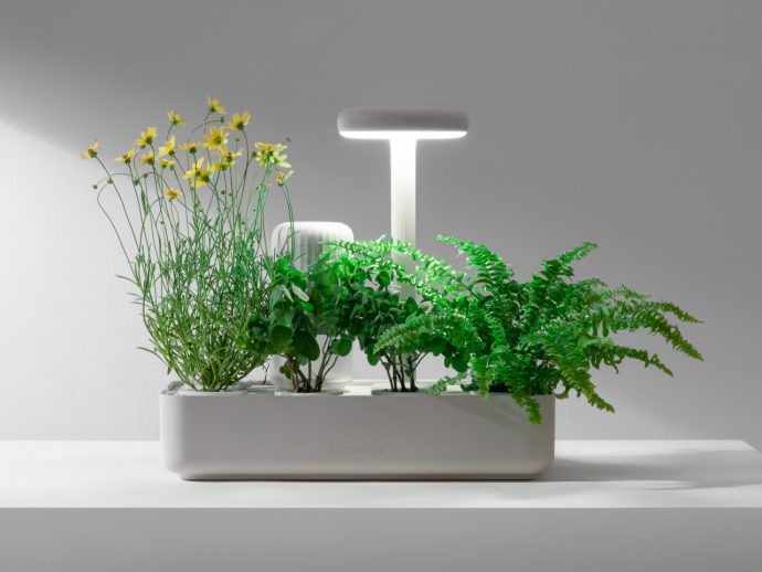 Portable smart farm concept lets you plant veggies anywhere inside your home