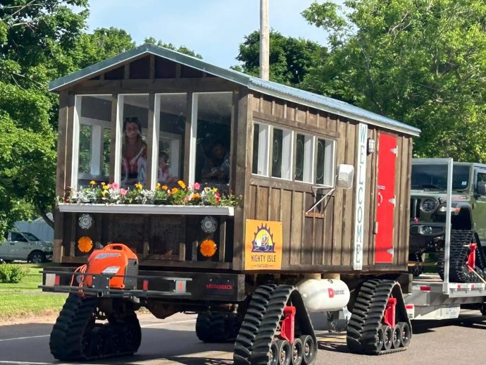 This Motorized Tiny Home Can Power Through Different Kinds Of Challenging Terrains