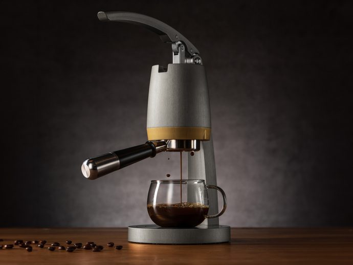 Power-Free Precision Espresso Maker Is So Delicious You Risk Overdosing on Caffeine