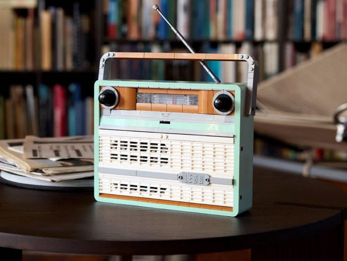 Top 5 Vintage-Inspired Designs That Merge Classic Elegance With Modern Technology