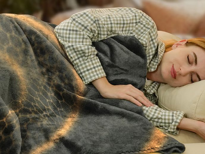 Game-changing Carbon-Nanofiber Heated Blanket warms you in a Minute with 96% Energy Efficiency