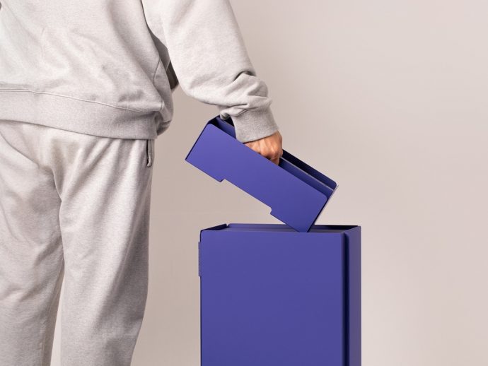 Movable trolley cabinet lets you be more mobile in your work space