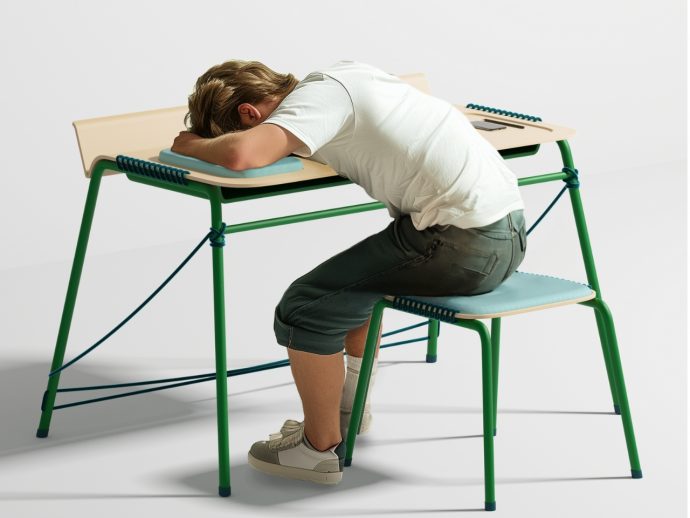 Desk lets you be “lazy” when you need a break