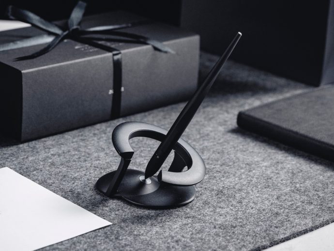 The perfect gravity-defying pen for content creators and influencers is from space