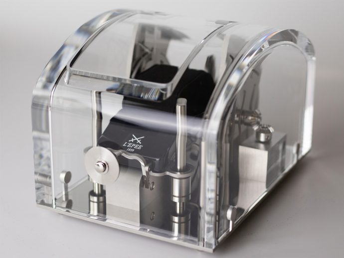 L’Epée 1839 unveils transparent watch box to showcase your precious timepiece
