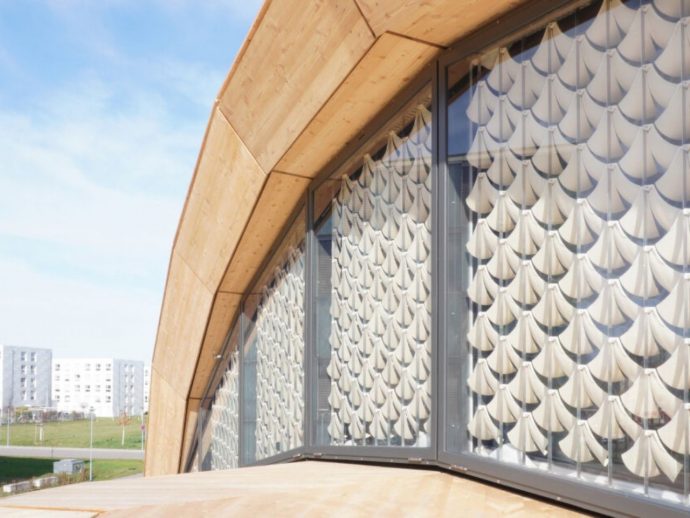 This 4D-Printed Bio-inspired Smart Shade Moves on Its Own Without Electricity