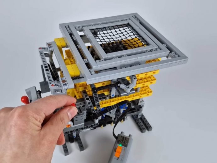 This omni-directional LEGO treadmill is a one-off build that deserves any geek’s desk space